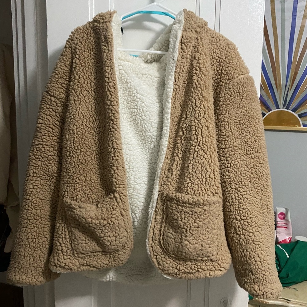 Reversible fluffy jacket